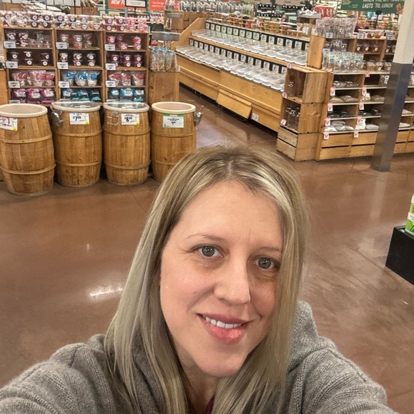 Meet your Posher, Christina - Picture 3 of 4